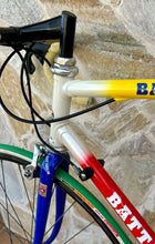 Load image into Gallery viewer, 55cm Battaglin Vintage Road Race Bike