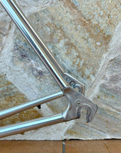 Load image into Gallery viewer, 57cm Vitus 979 Dural Frameset - Mavic bb, Stronglight hs