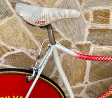 Load image into Gallery viewer, 55cm Cinelli Caramanti by Vetta Lo Pro Pursuit Bike