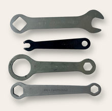 Load image into Gallery viewer, Campagnolo Mechanics Wooden Master Tool Box #3380