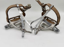 Load image into Gallery viewer, Campagnolo Chorus pedals with Campagnolo cage and straps
