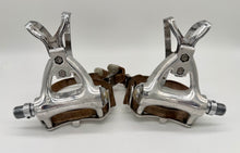 Load image into Gallery viewer, Campagnolo Chorus pedals with Campagnolo cage and straps

